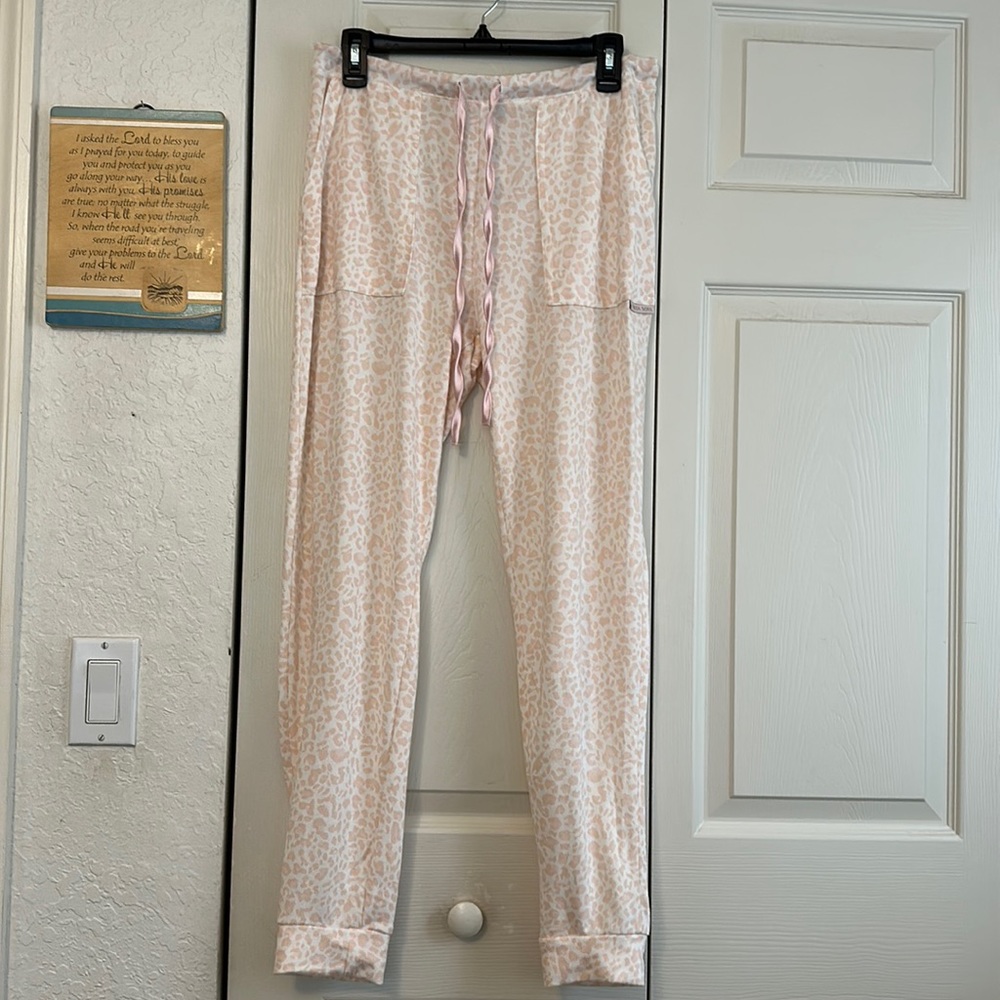 Thalia Sodi Pink&white cheetah print lounge pants - LARGE